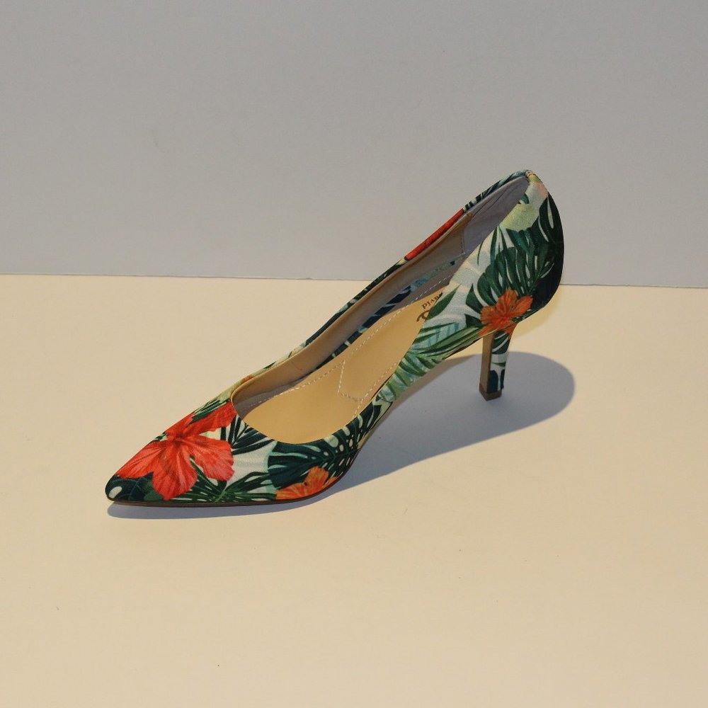 NEW Charles by Charles David Floral Heels Size 7M Tropical